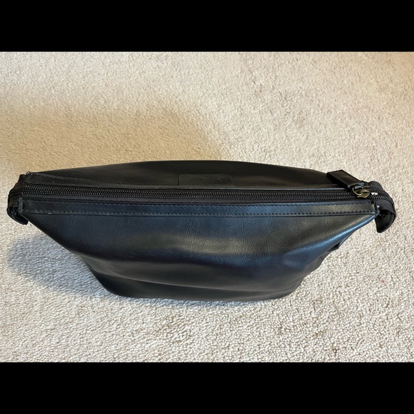 Calvin Klein Vintage Cosmetic Bag. - Picture 9 of 10